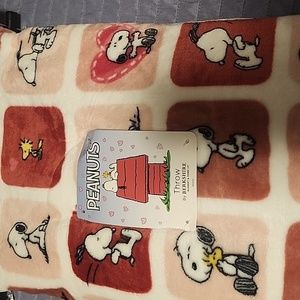 Snoopy throw berkshire